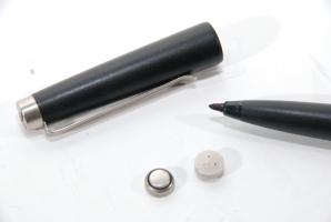 Two button-type batteries (3V) are used to power the ballpoint bug