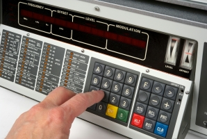 Operating the Minilock 6900 Control Unit