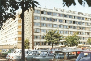 The offices of VEB Meelektronik Dresden between 1969 and 1972. Photograph via [3]. Copyright unknown.